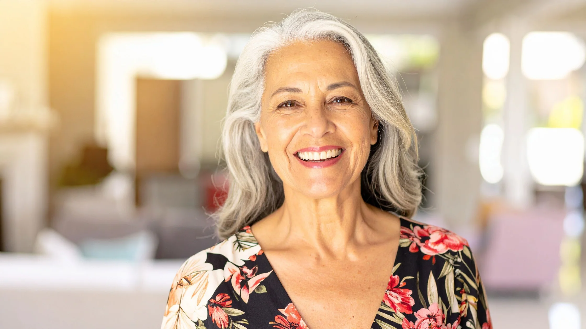 Psychology Says Choosing Your Gray Hair May Be About Authenticity, Not Giving Up